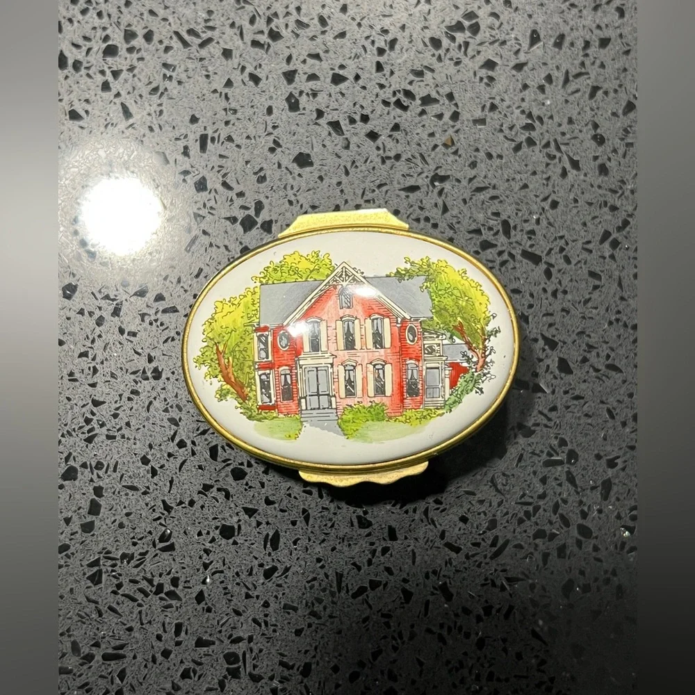 Small trinket jewelry box‎